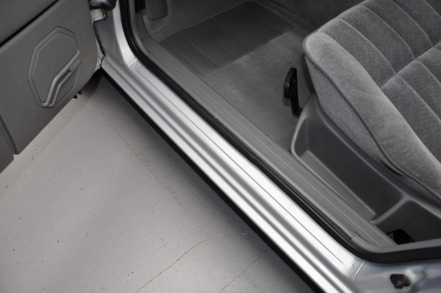 Детали интерьера Volkswagen Passat VR6 Variant Satinsilber Metallic (B3) 1992 года  (фото 30 из 51)